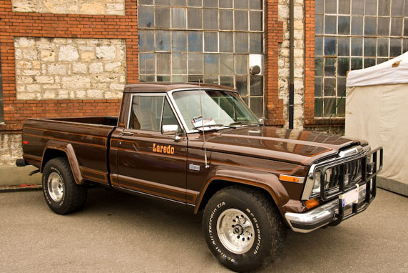 Jeep J10