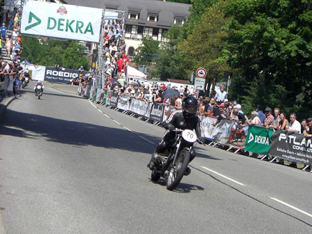 EX-Z700- 1/800 Sek. bei f / 5,2- 165