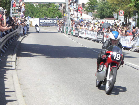 EX-Z700- 1/1000 Sek. bei f / 5,2- 165