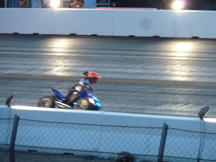 DMC-TZ10- 1/40 Sek. bei f / 4,7- 223