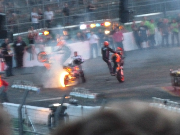 DMC-TZ10- 1/15 Sek. bei f / 4,9- 223