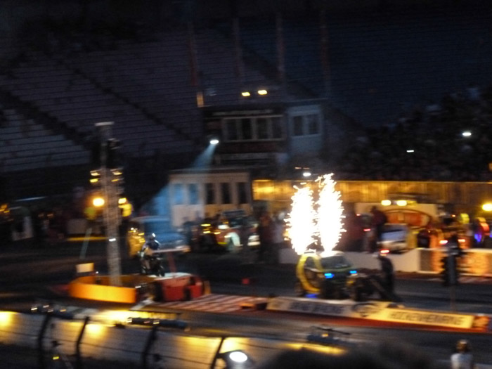 DMC-TZ10- 1/15 Sek. bei f / 4,5- 223