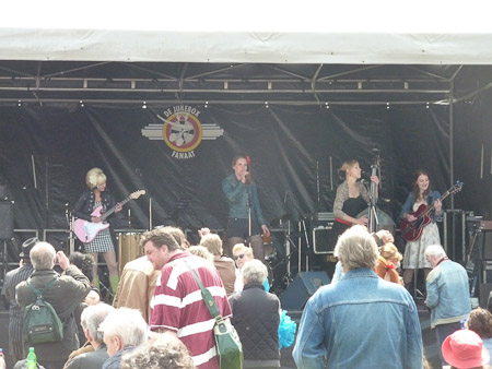 DMC-TZ7- 1/400 Sek. bei f / 4,5- 499